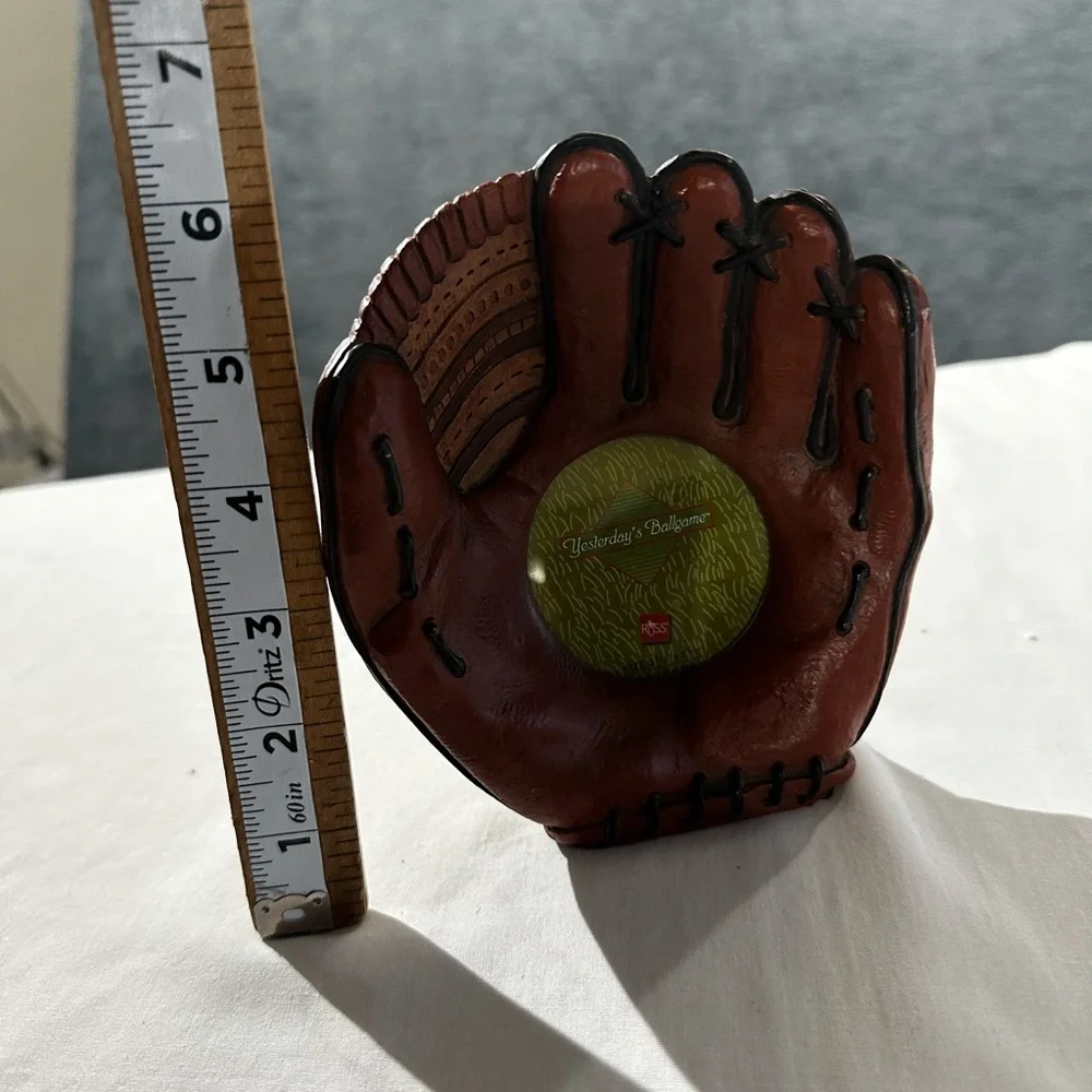 Russ “Yesterday’s Ballgame” Ceramic Baseball Glove Picture frame SZ 6”X5” 2.5”